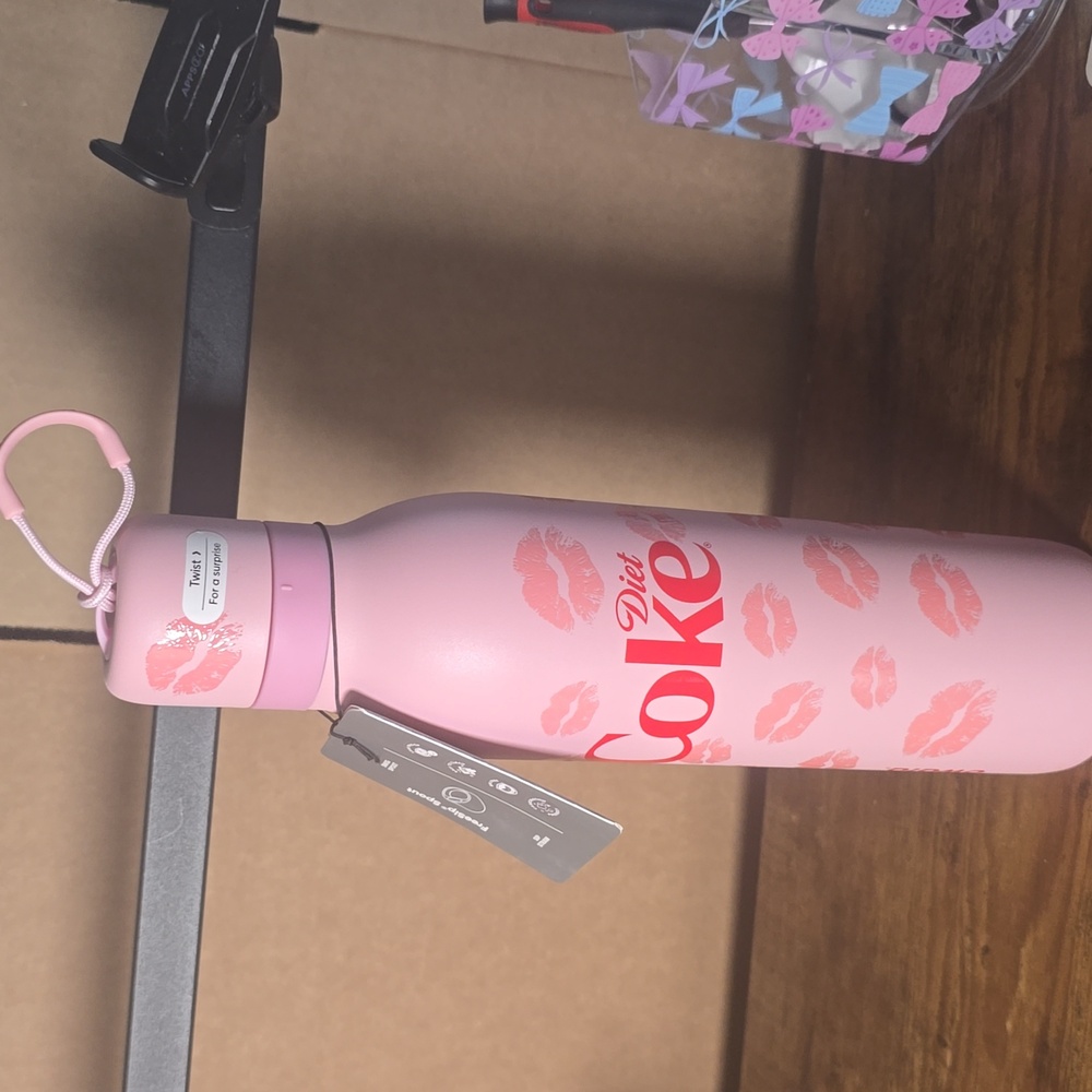 Owala Diet Coke 24oz Steel Freesip Twist Special Editon Kisses Nwt - Picture 2 of 4